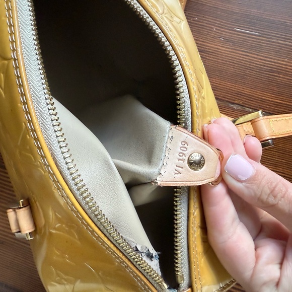 Louis Vuitton Yellow Perle Monogram Vernis Bedford Bag - Picture 9 of 9